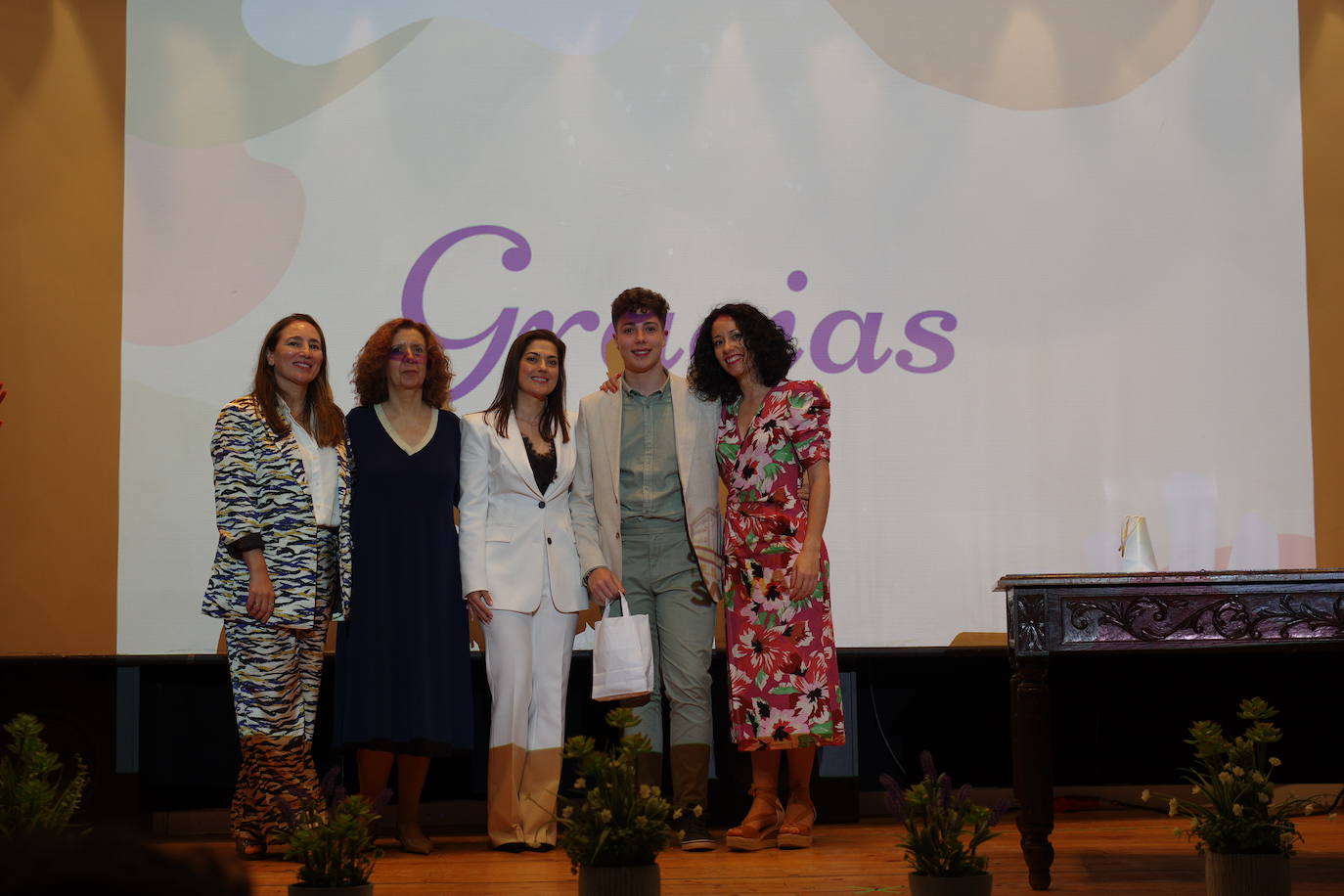 Graduados los alumnos de bachillerato y ciclo del instituto Joaquín Sama