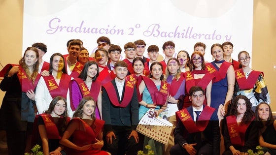 Graduados los alumnos de bachillerato y ciclo del instituto Joaquín Sama