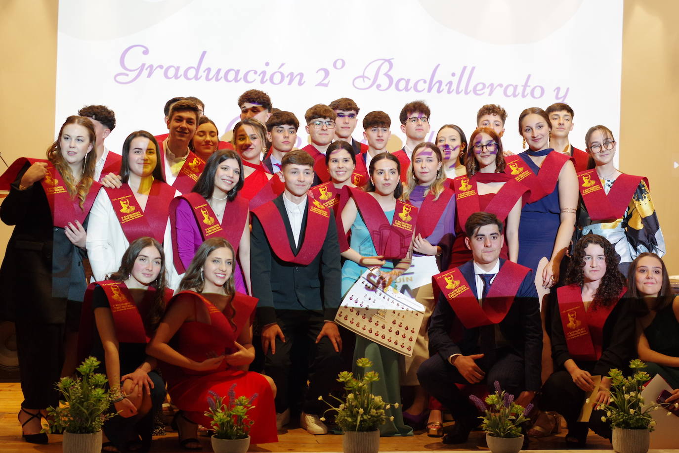 Graduados los alumnos de bachillerato y ciclo del instituto Joaquín Sama