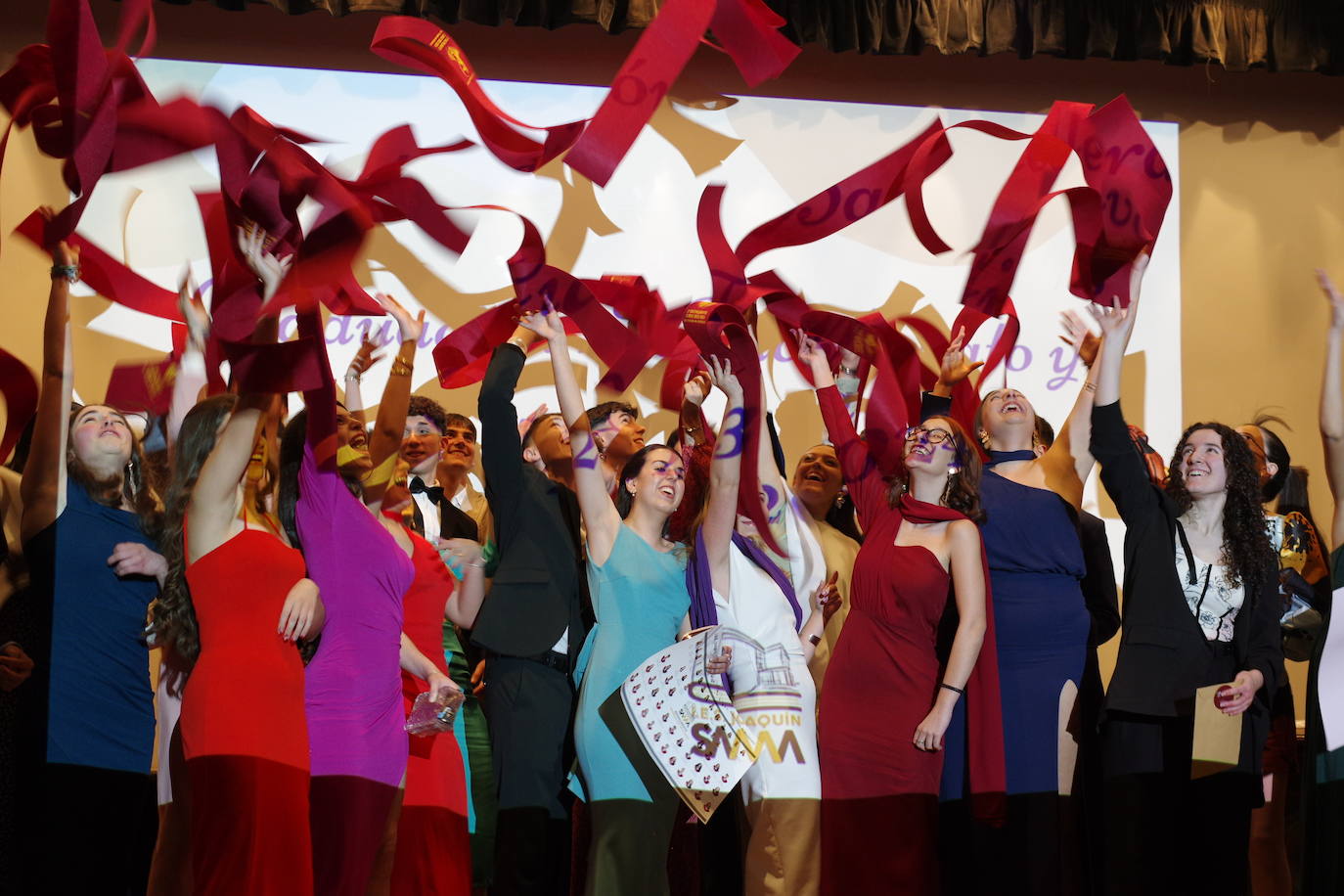 Graduados los alumnos de bachillerato y ciclo del instituto Joaquín Sama