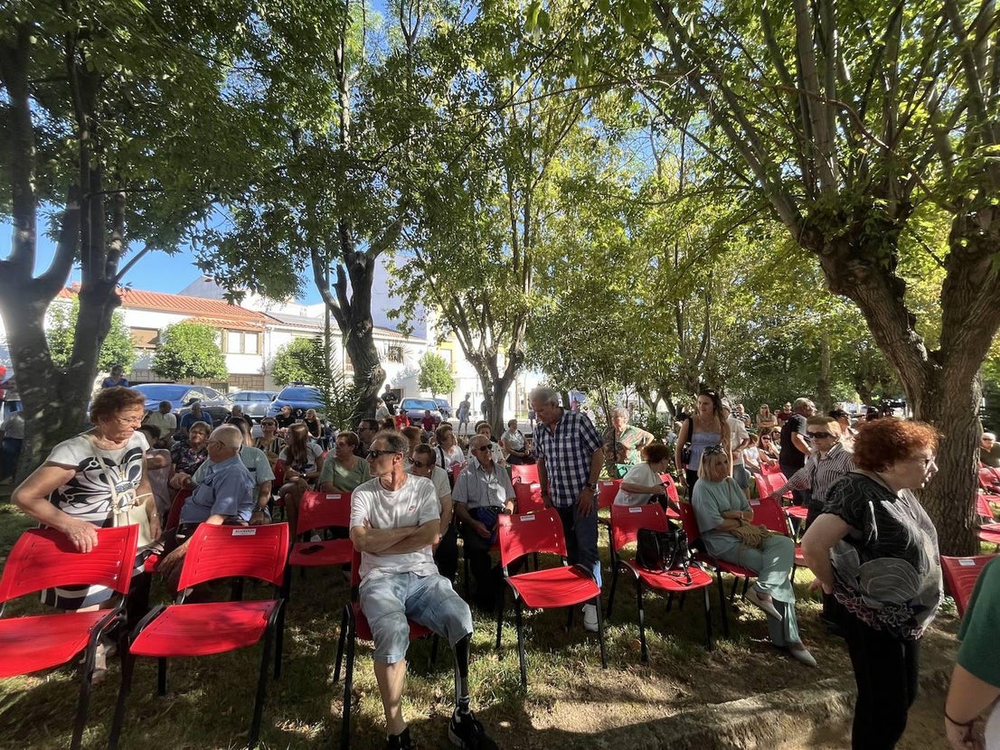 Imágenes del acto celebrado en memoria de José María Piris (II)