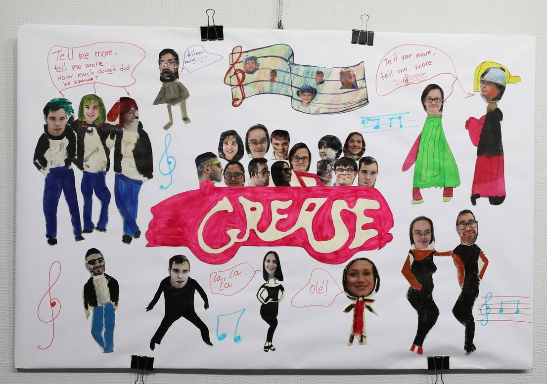 El centro cultural Santo Domingo acoge hasta el 14 de abril una muestra de arte de Down Mérida 'Igual-Arte. Todos los trazos tienen su color' es el resultado, tras más de un año de trabajo, del esfuerzo y la creatividad de los componentes que conforman el taller de pintura de Down Mérida.