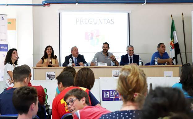 Más de 1.200 jóvenes 'taponan' el botellón con la Fundación José Manuel Calderón en Don Benito