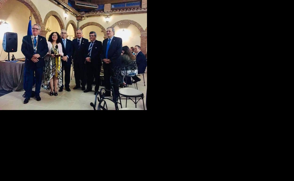 Miembros del Club Rotary Almendralejo junto a otros invitados.