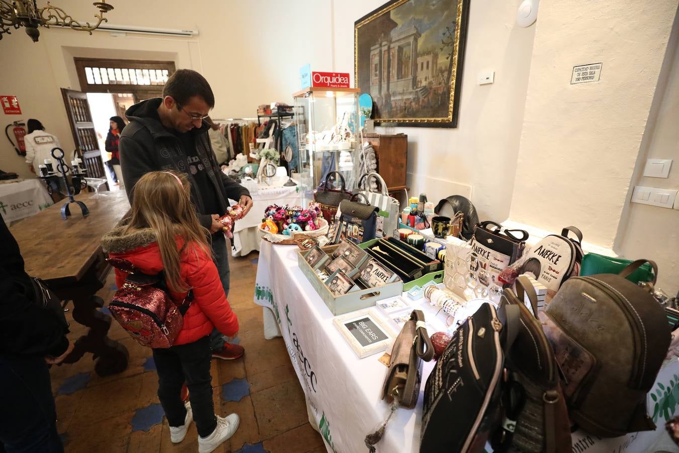 Fotos: El Parador acoge un mercadillo solidario contra el cáncer
