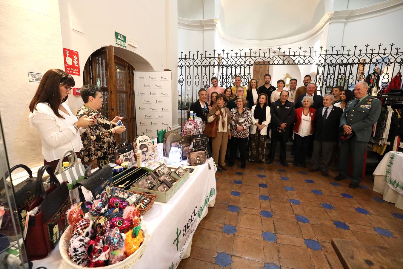 Fotos: El Parador acoge un mercadillo solidario contra el cáncer