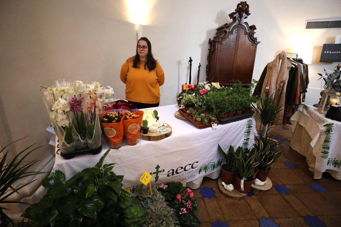 Fotos: El Parador acoge un mercadillo solidario contra el cáncer