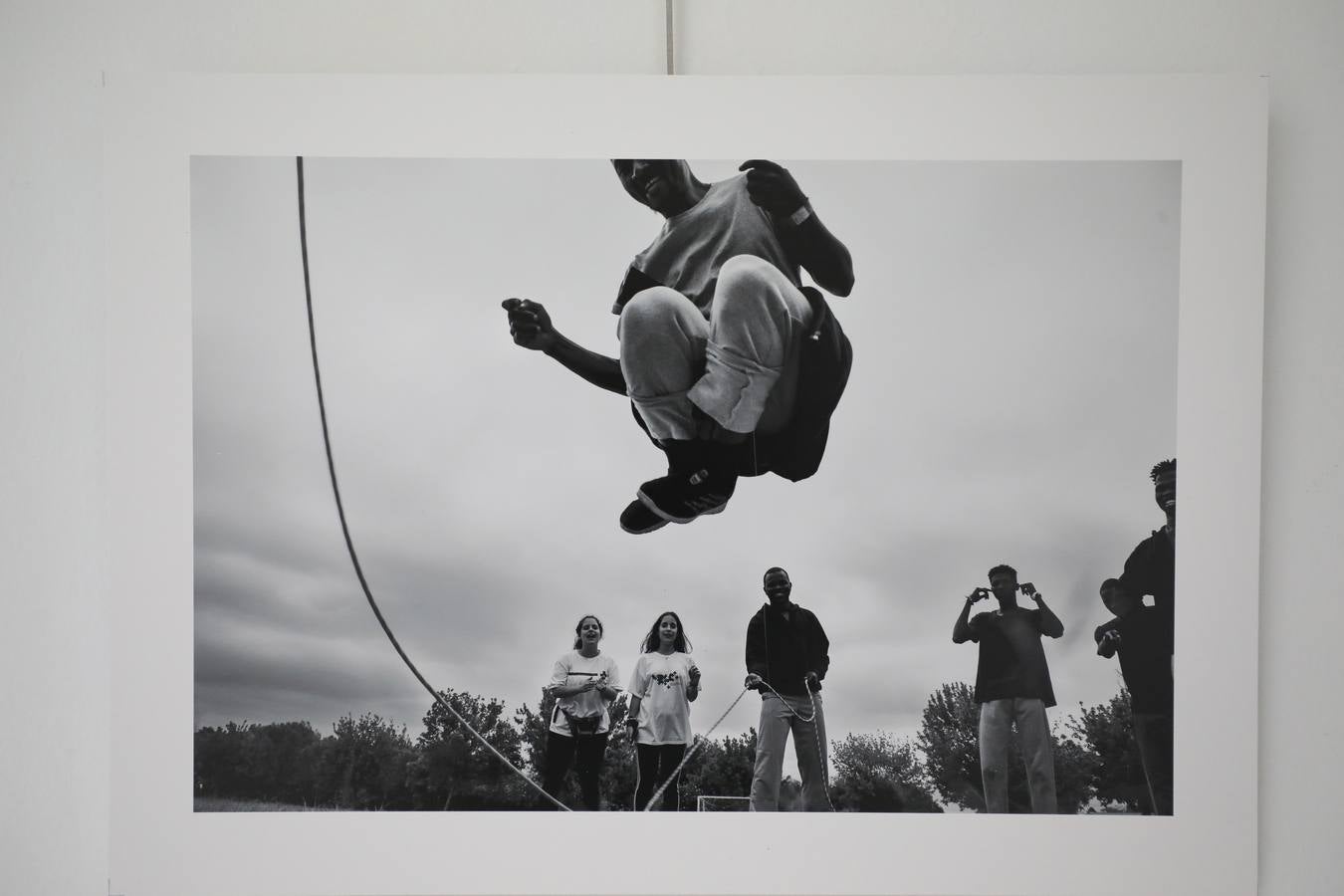 Fotos: El patio de la Asamblea de Extremadura acoge la exposición 'La revelación de la empatía'