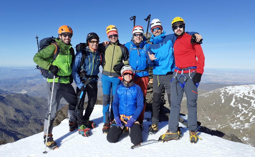 Javier García, a la derecha en la imagen, coronó el pasado fin de semana La Alcazaba.