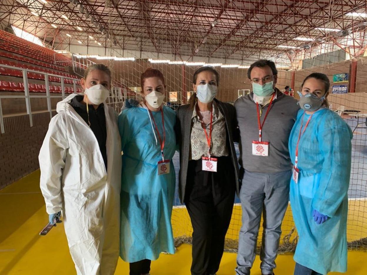 Cáritas convierte en hogar el pabellón de Don Benito en el que ahora viven 23 personas