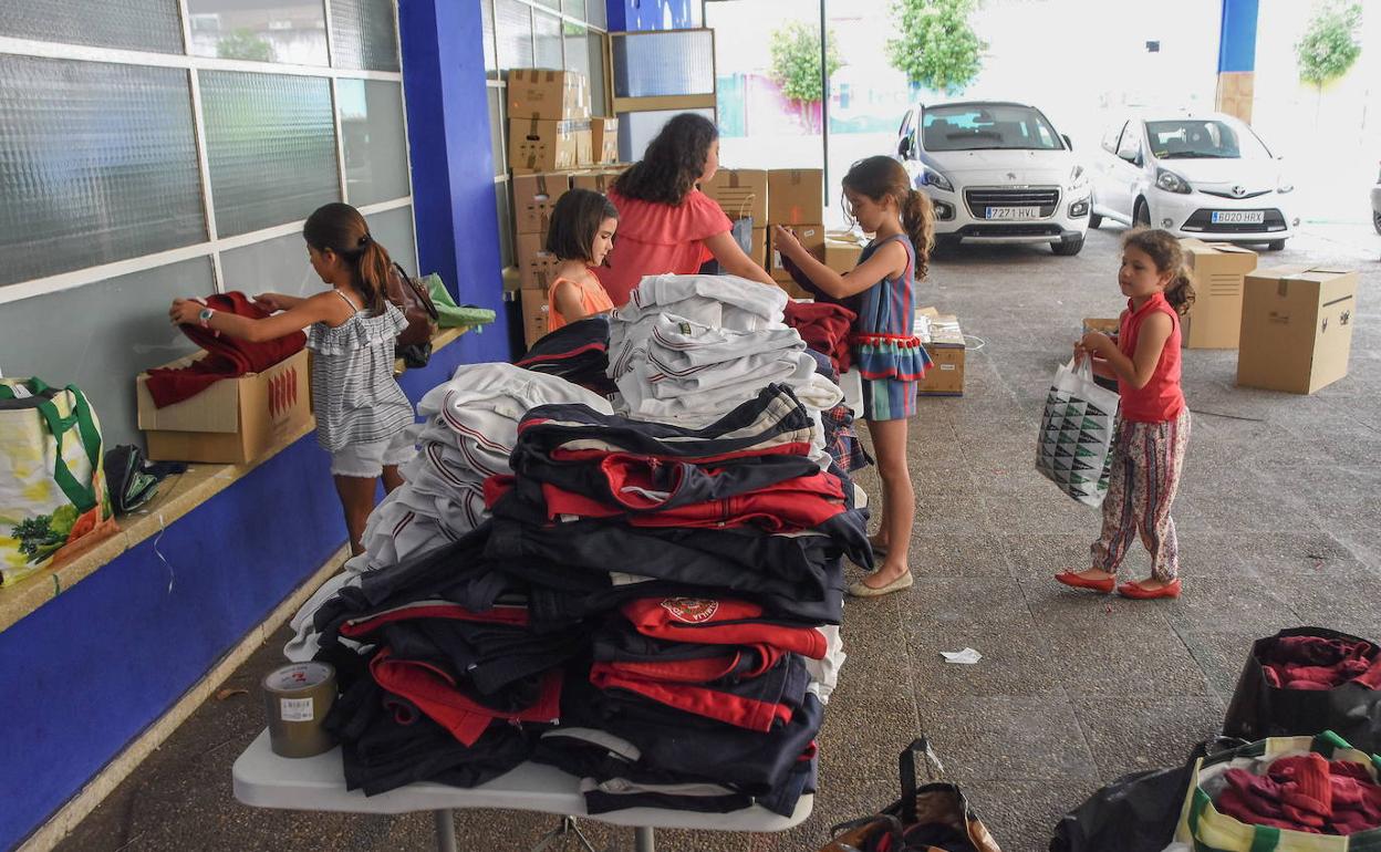 El Ayuntamiento de Fregenal recoge ropa para familias necesitadas