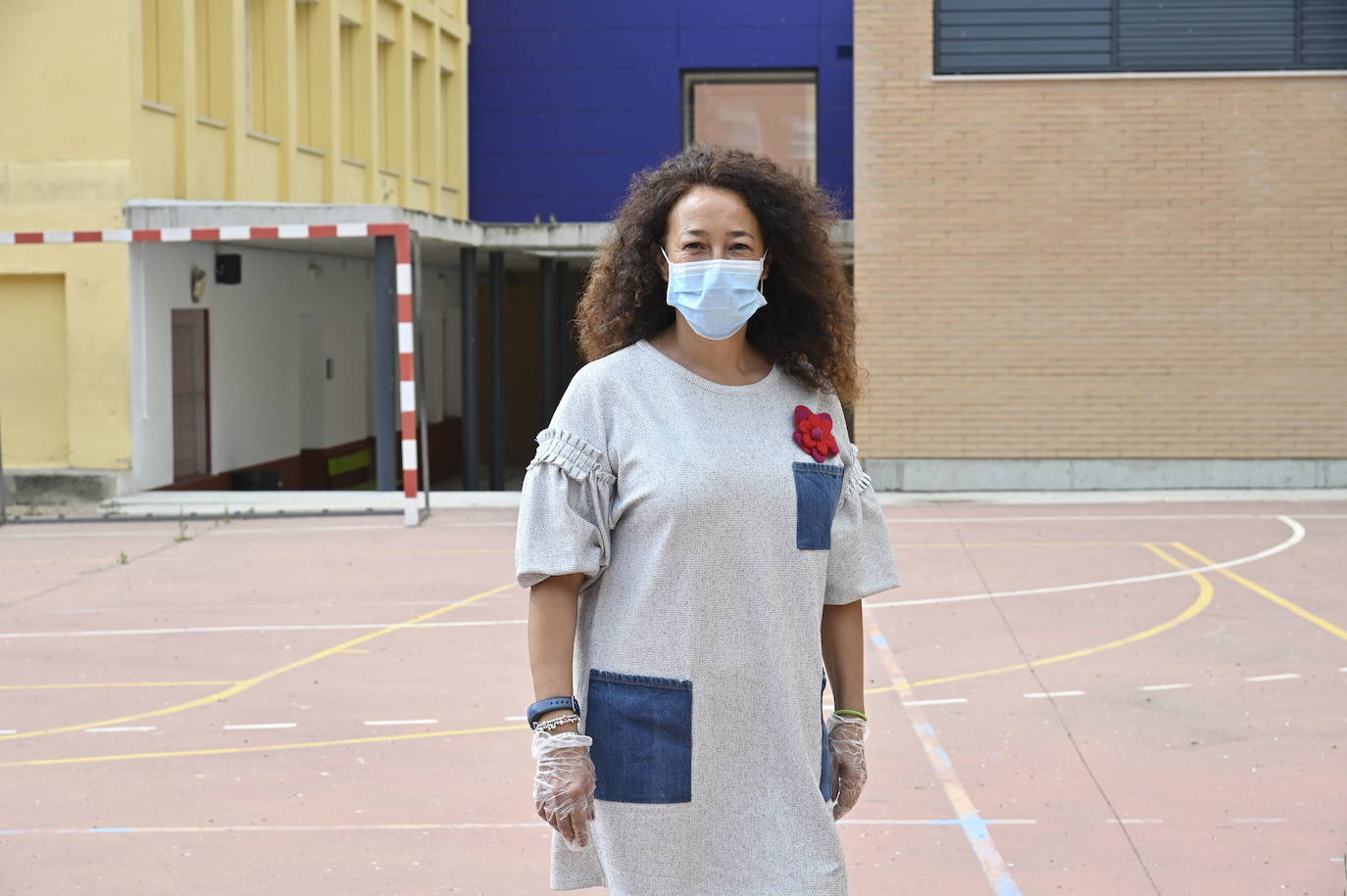 Dalila Aouam, maestra: «Sería importante ofrecer formación a las familias en nuevas tecnologías lo antes posible». 
