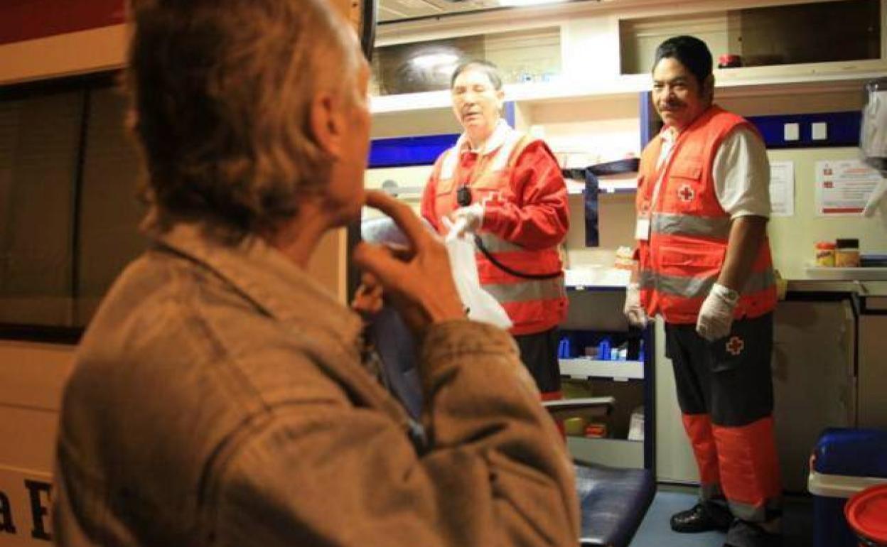 Cruz Roja en Extremadura refuerza la atención a las personas sin hogar ante la llegada del frío