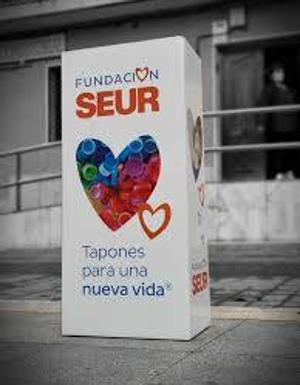 Aspecto que tendrán las cajas que aporte la Fundación SEUR a las oficinas extremeñas para la recogida de tapones. 