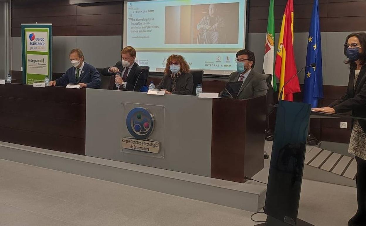 Mesa inicial de la entrega de premios. 