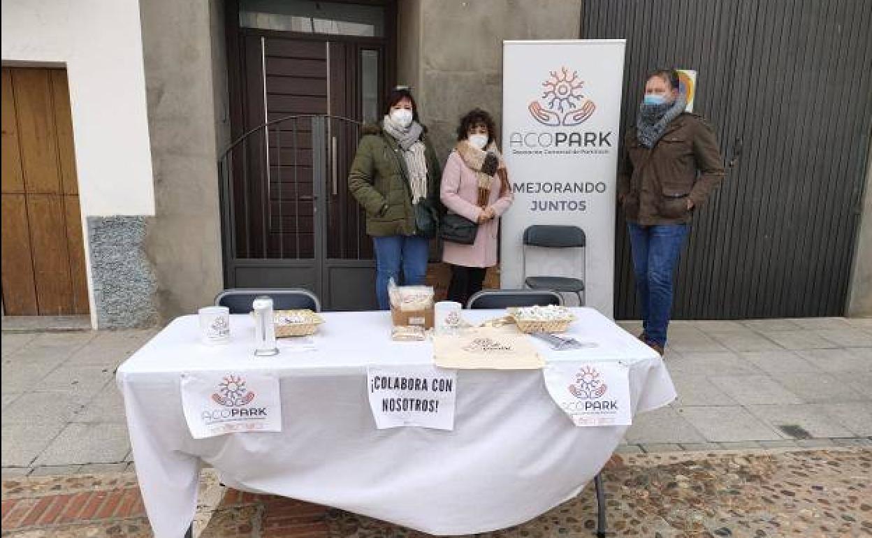 Campaña solidaria en Esparragosa de Lares en favor de Acopark. 