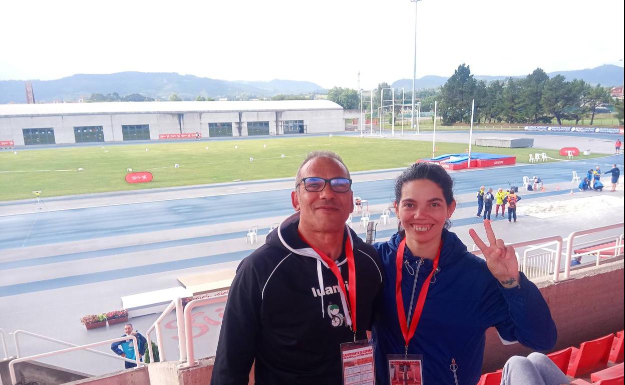 Kiko y Mamen en el Campeonato de España de Atletismo Adaptado por clubes. 