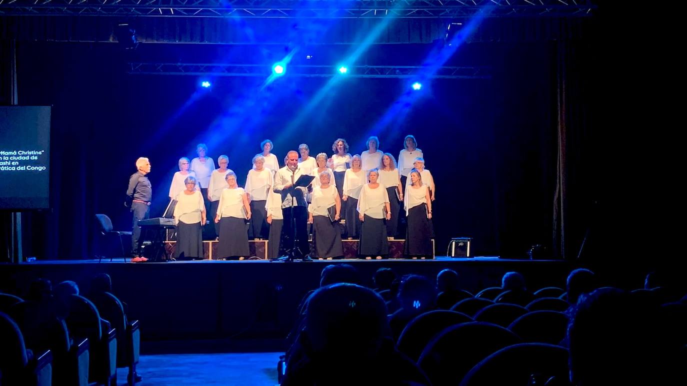 Concierto de la Coral Cabarco de Monesterio a favor de un hogar infantil del Congo
