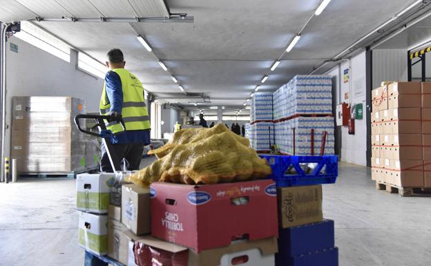 La Fundación 'la Caixa' y CaixaBank recogen 43.583 euros para los bancos de alimentos de Extremadura