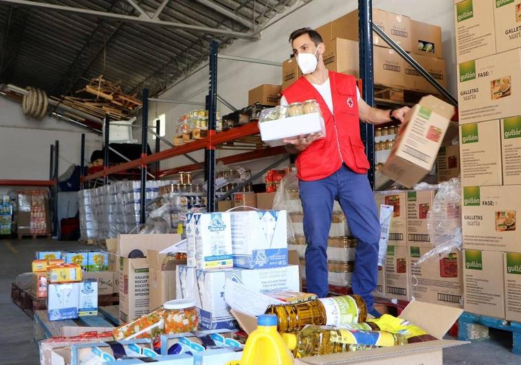 Cruz Roja en Extremadura repartirá más de 196.000 kilos de alimentos entre las personas más desfavorecidas