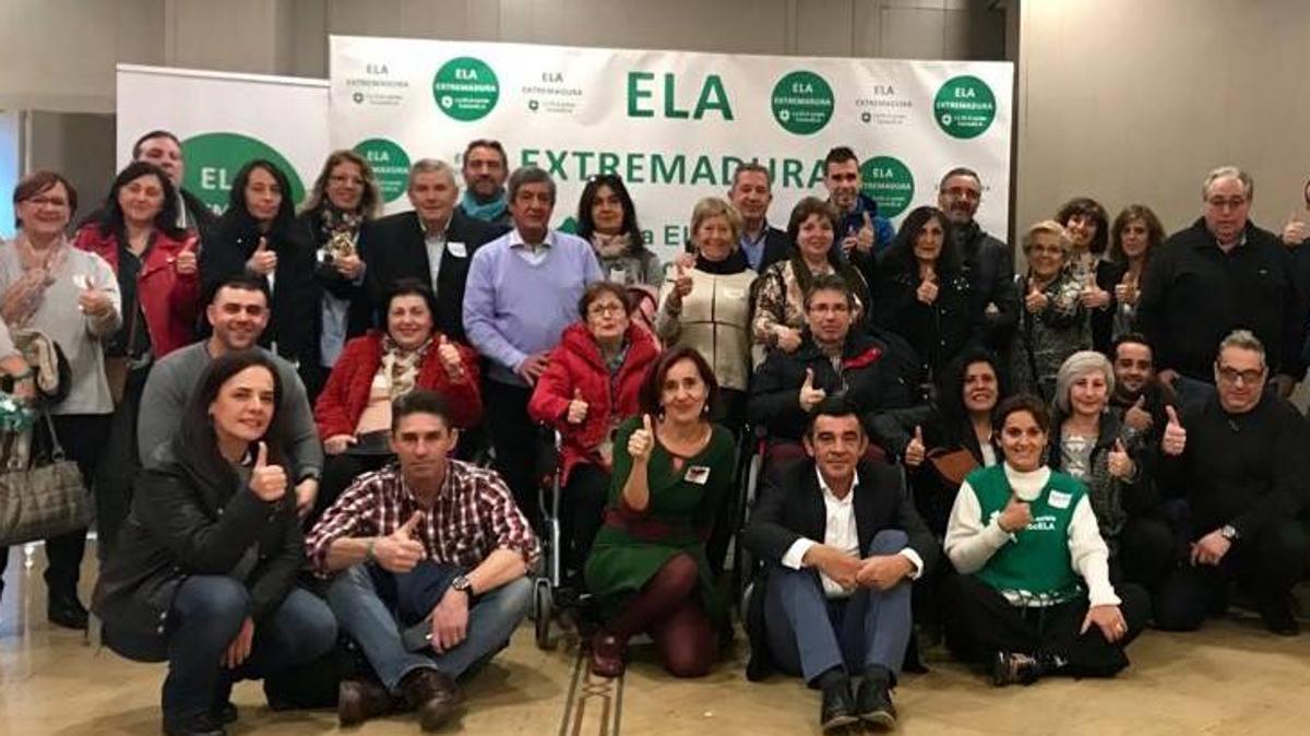 BBVA dona 35.000 euros para la atención terapéutica y familiar de enfermos de ELA en Extremadura