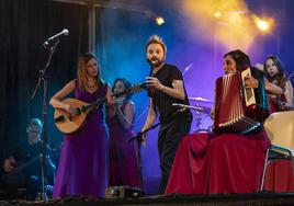 Actuación del grupo de folk extremeño Acetre