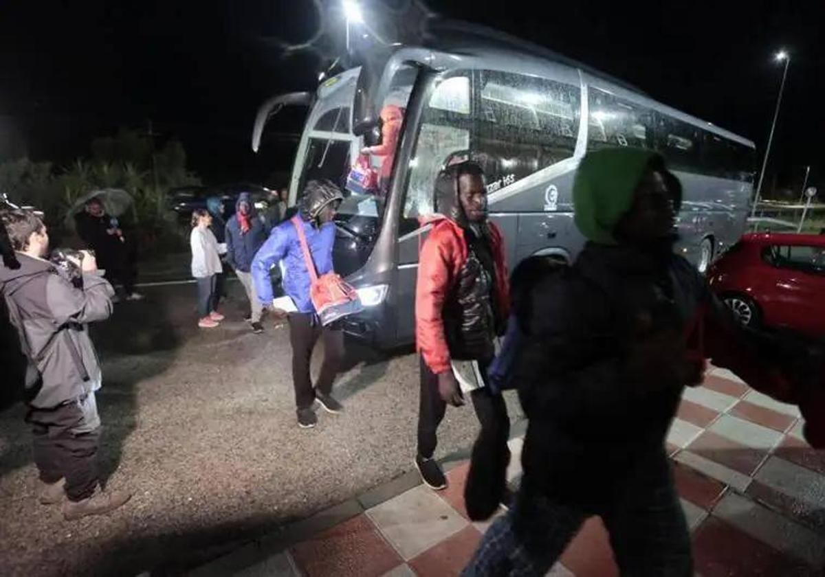 Llegan a Mérida 27 migrantes más procedentes de Canarias