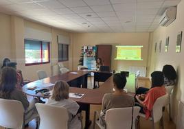 Sesión de atención psicológica a trabajadores del centro San Juan Bautista de Badajoz.