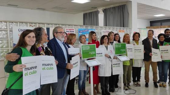 La Asociación Española Contra el Cáncer instala tótems informativos sobre el cribado de cáncer colorrectal en los centros de salud de Cáceres