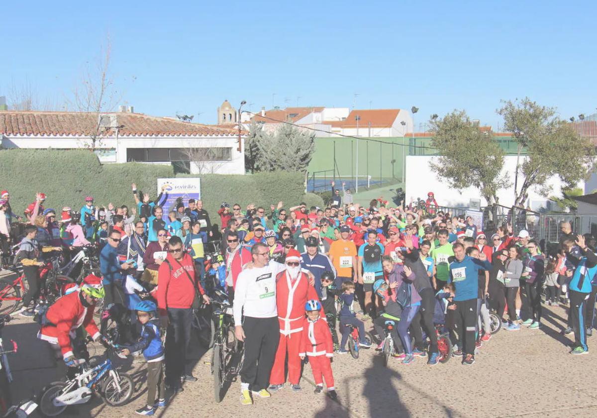 Los Santos de Maimona celebran una San Silvestre solidaria