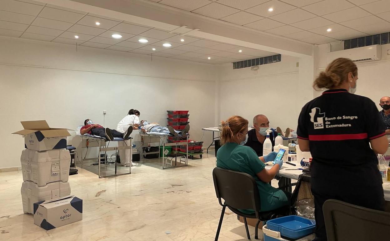 Equipo del Banco de Sangre de Extremadura durante una de las colectas en la región 