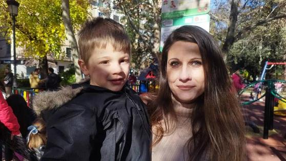 La familia de un cacereño de seis años necesita ayuda para adquirir una prótesis que cuesta 5.500 euros