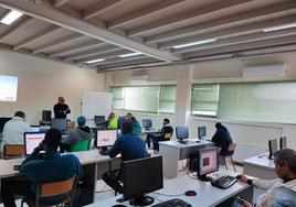 El proyecto acompaña a los usuarios en formación y educación.