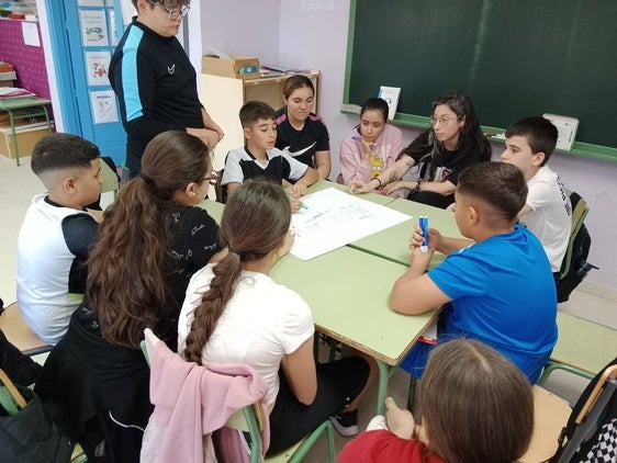 El proyecto 'Rompiendo barreras' lucha contra el abandono y el absentismo escolar