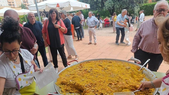 La paella solidaria en la parroquia Virgen de Guadalupe de Badajoz recauda 2.600 euros