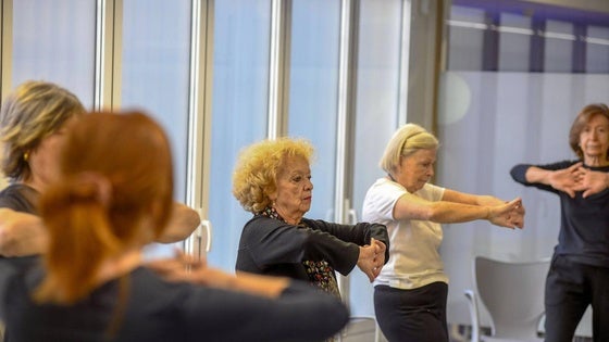 La Fundación 'la Caixa' lanza nuevos talleres presenciales y de autoformación en línea para el empoderamiento de las personas mayores en la región