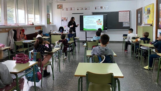 Sorapán de Rieros aborda el suicidio juvenil con alumnos de Primaria en cuatro centros de Badajoz