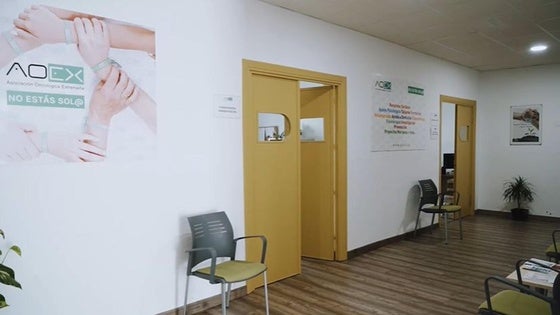 La AOEx ofrece atención psicológica a pacientes en cuidados paliativos y a sus familias