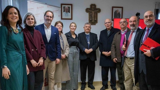 La presidenta de la Junta se reúne en Badajoz con los equipos directivos de las tres Cáritas extremeñas