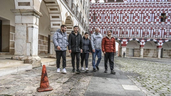 El concurso de hamburguesas mancha la Plaza Alta de Badajoz