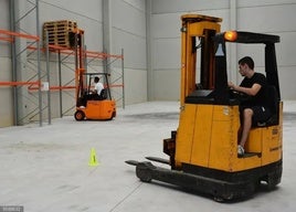 Una decena de personas participa en Cáceres en un curso de auxiliar de almacén ofrecido por Cáritas