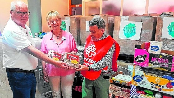 La asociación ADATO dona más de 23.000 kilos de galletas a Cáritas y al Banco de Alimentos