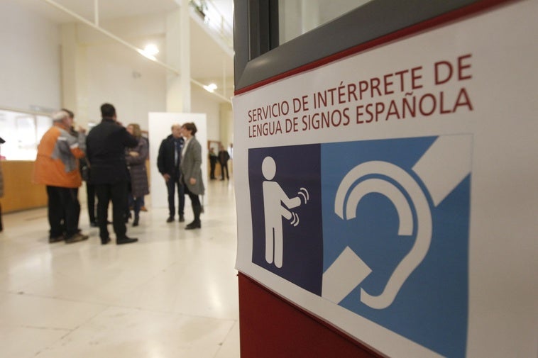 El Ayuntamiento de Mérida adjudica el nuevo contrato de servicio de intérprete de lengua de signos por tres años