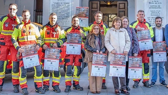 El calendario solidario de los bomberos de Mérida recaudará fondos pacientes de fibromialgia y fatiga crónica