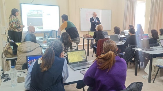 Unos 130 centros educativos extremeños participan en una jornada formativa sobre entornos escolares más accesibles
