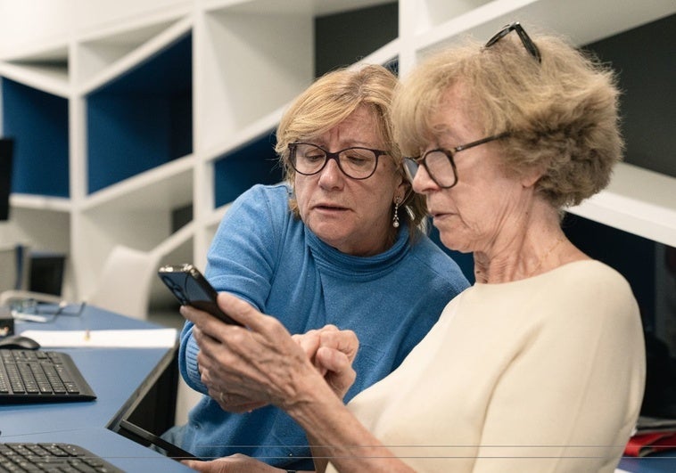 Extremadura rompe la barrera del clic: más de 1.100 mayores ganan autonomía frente al reto digital