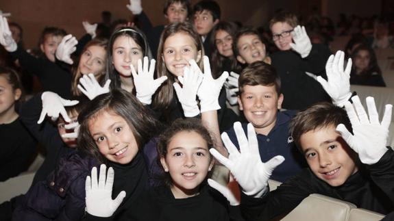 Más de mil escolares participan en un festival solidario que mira a Siria y Haití