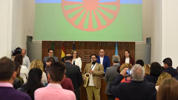 Momento del acto celebrado en la Asamblea de Extremadura.