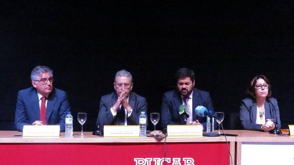 Durante la presentación de la firma del convenio.