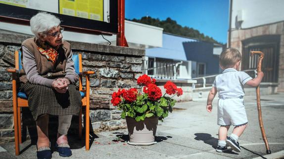 Una de las imágenes que están expuestas en la Asamblea.